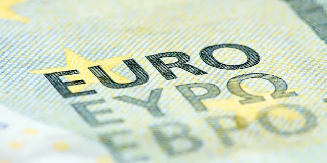 EUR/USD: 'Pennant' pattern pushed the pair lower