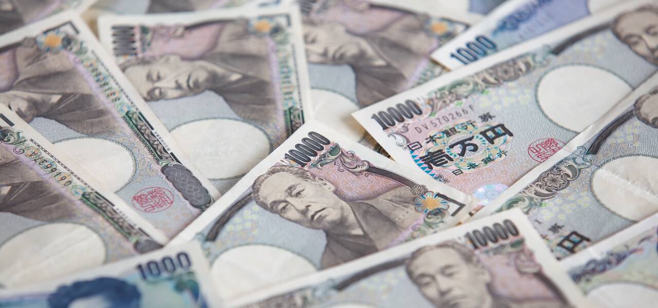 USD/JPY: market consolidating along Moving Average