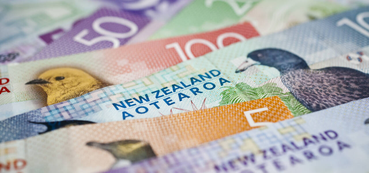 NZD/CAD is continuing downward movement