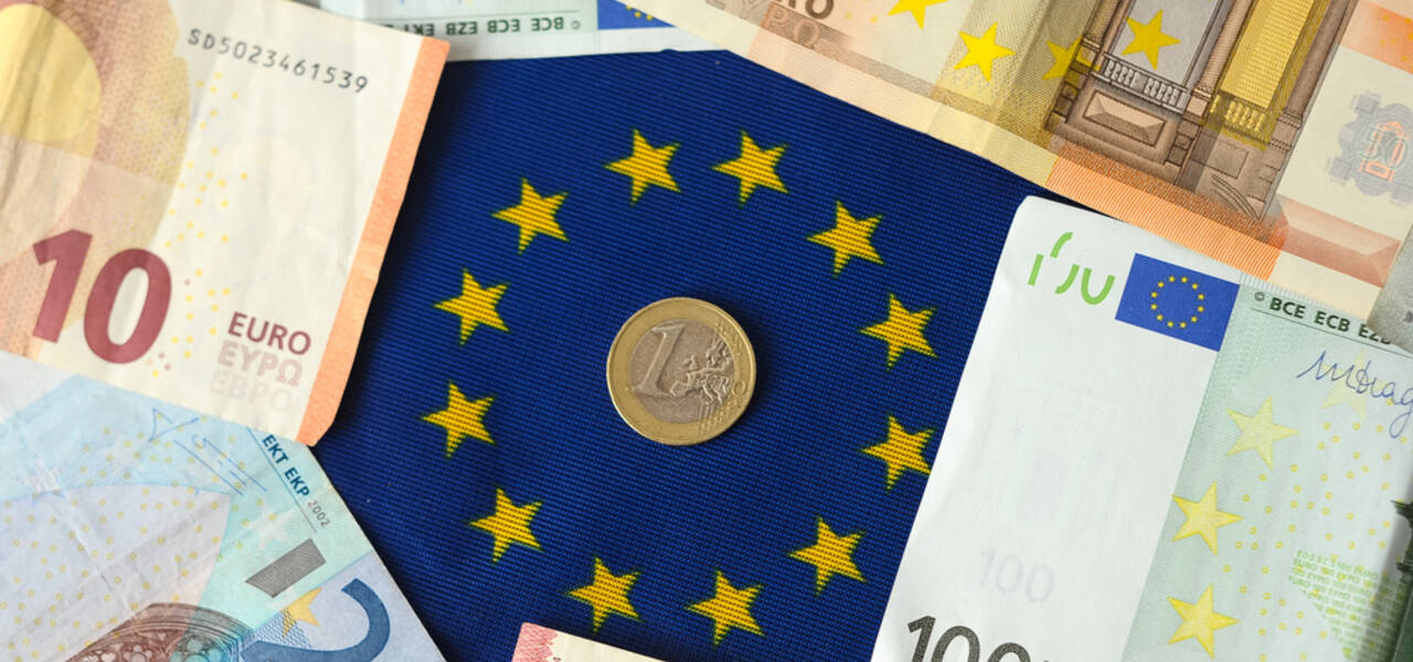 EUR/USD: euro is on the edge